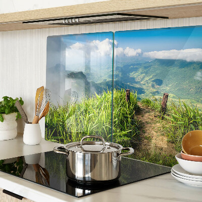 Schneidebrett Glas mit Berglandschaft und viel Grün