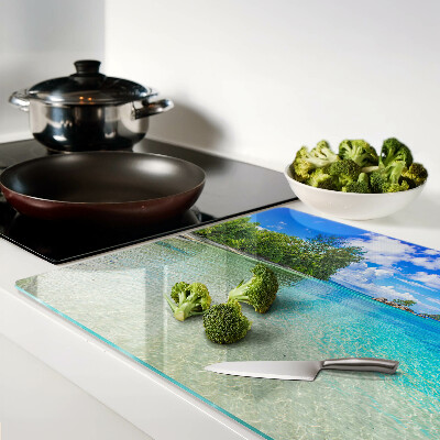 Glas schneidebrett Tropischer Strand mit azurblauem Wasser