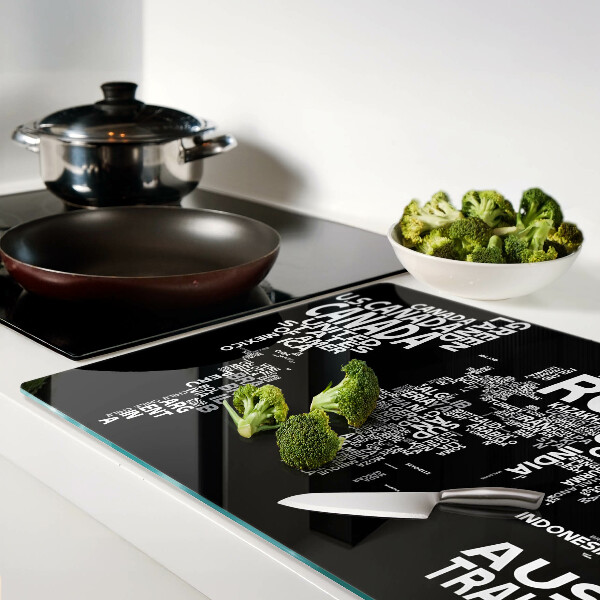 Schneidebrett mit Weltkarte und Ländernamen