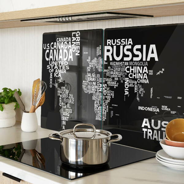 Schneidebrett mit Weltkarte und Ländernamen