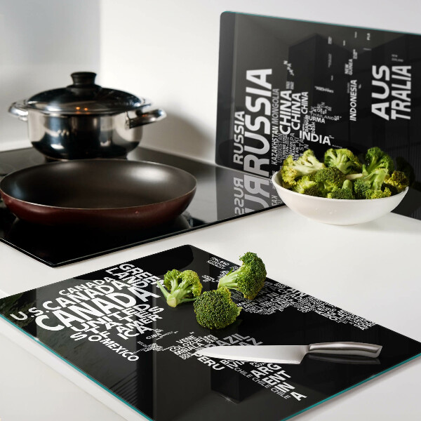 Schneidebrett mit Weltkarte und Ländernamen