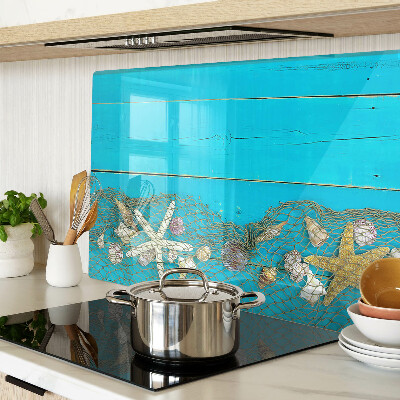 Schneidebrett Muscheln und Seesterne in einem Netz