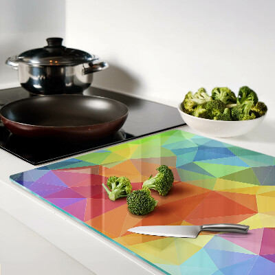 Schneidebrett mit geometrischem Muster aus farbigen Dreiecken