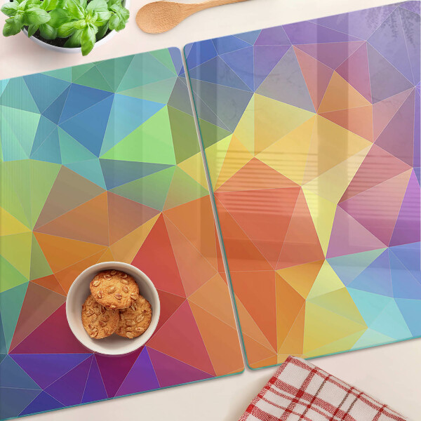 Schneidebrett mit geometrischem Muster aus farbigen Dreiecken