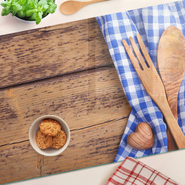 Schneidebrett mit Holzaccessoires im Küchenthema