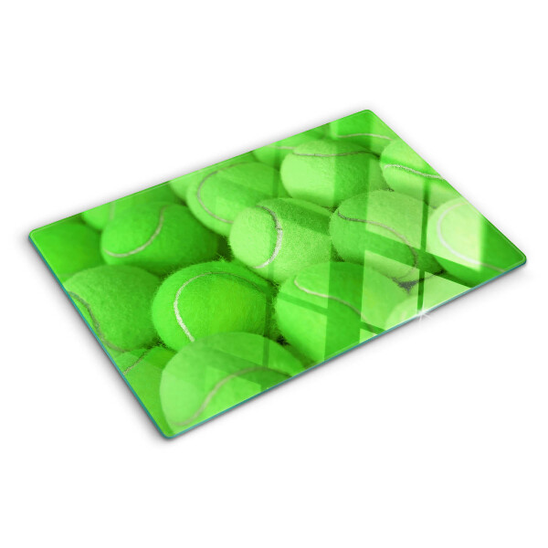 Schneidebrett mit Motiv von Tennisbällen auf grünem Hintergrund