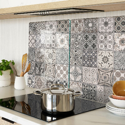 Schneidebrett Fliesenmuster in Grautönen