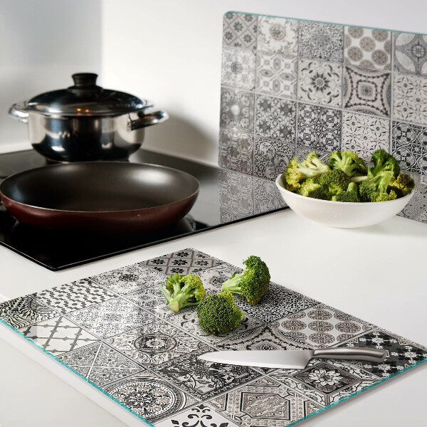 Schneidebrett Fliesenmuster in Grautönen