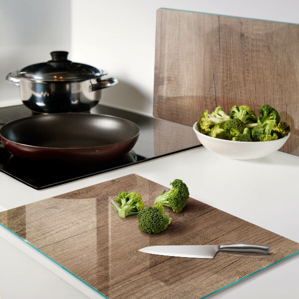 Glas-Schneidebrett mit Holzoptik und Fensterspiegelung