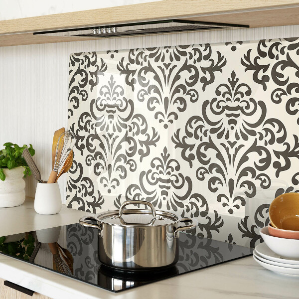 Schneidebrett mit Pflanzenmuster im Barockstil