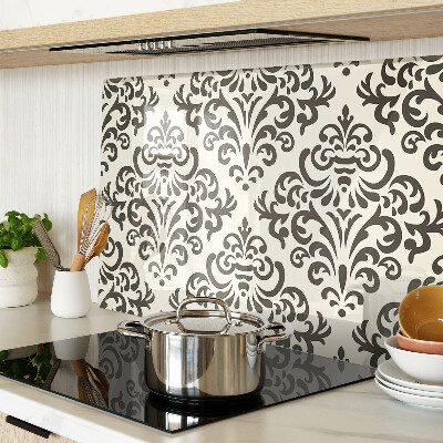 Schneidebrett mit Pflanzenmuster im Barockstil