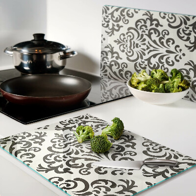 Schneidebrett mit Pflanzenmuster im Barockstil