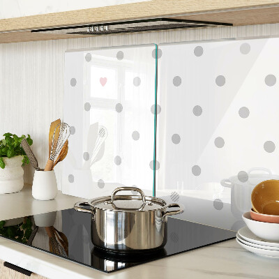 Schneidebrett mit Punkten und einem Herzmotiv