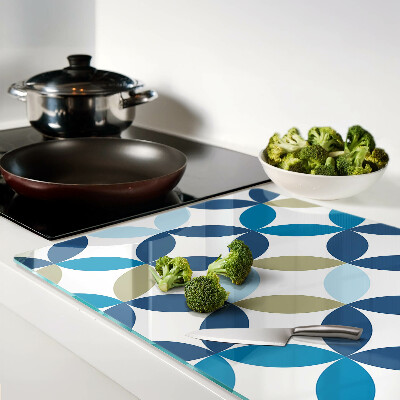 Glas-Schneidebrett mit einem Muster aus geometrischen Blättern in verschiedenen Farben