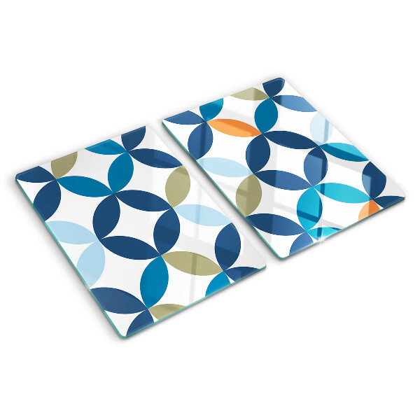 Glas-Schneidebrett mit einem Muster aus geometrischen Blättern in verschiedenen Farben