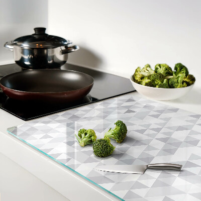 Schneidebrett mit dreieckigem Motiv in Grautönen