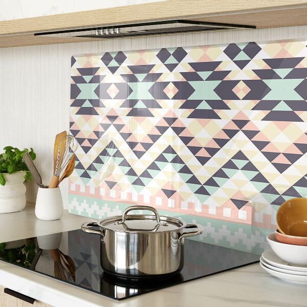 Schneidebrett mit geometrischem Motiv in Pastellfarben