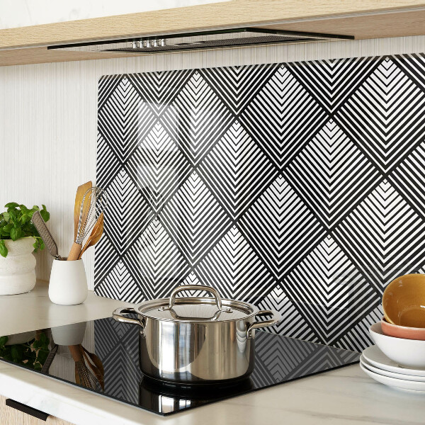 Glas-Schneidebrett mit schwarz-weißem geometrischem Motiv