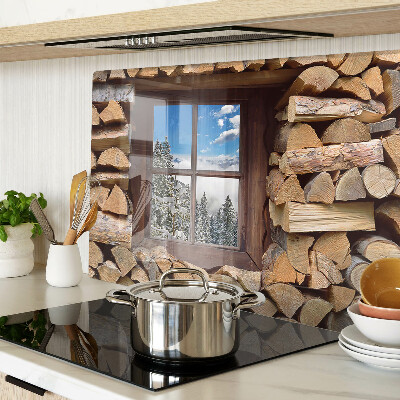 Glas-Schneidebrett mit Motiv einer Winterlandschaft, sichtbar durch ein Fenster