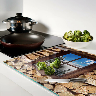 Glas schneidebrett Blick durch das Fenster auf eine Winterlandschaft