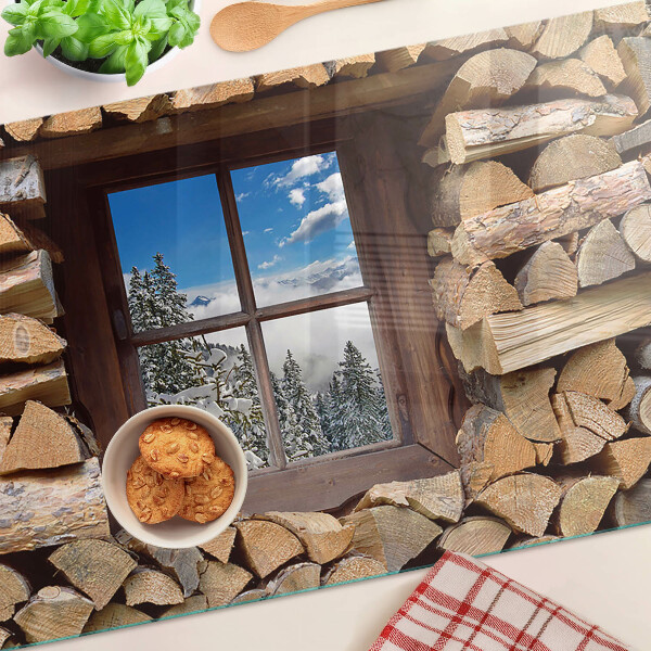 Glas schneidebrett Blick durch das Fenster auf eine Winterlandschaft