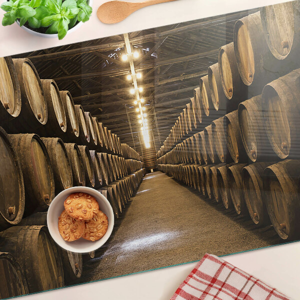 Glas schneidebrett Innenansicht eines Weinguts mit Fässern