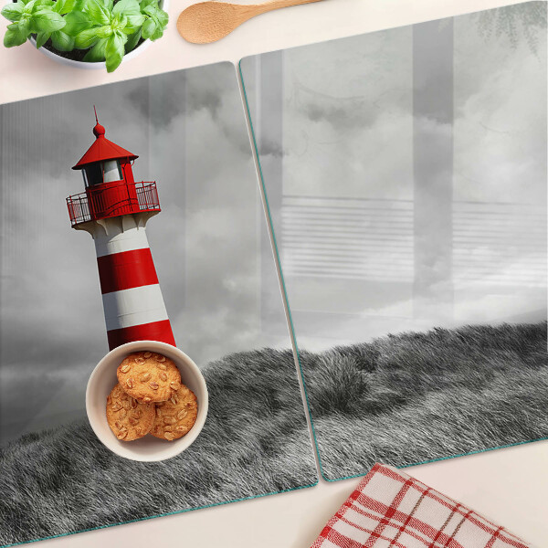 Schneidebrett mit Motiv eines Leuchtturms in einer Landschaft