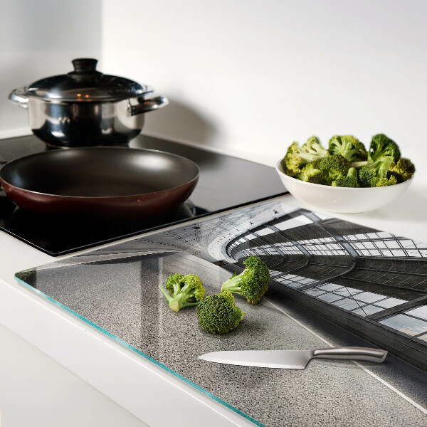 Glas Schneidebrett mit modernem Architektur- und Geometriemotiv