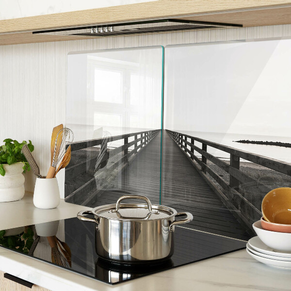 Schneidebrett Holzbrücke über das Wasser