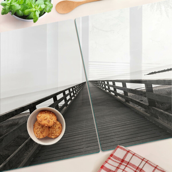 Schneidebrett Holzbrücke über das Wasser