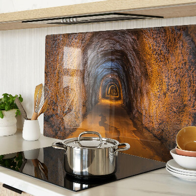 Schneidebrett Glas mit Motiv eines beleuchteten Tunnels in einer Höhle