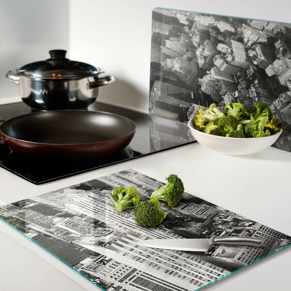 Schneidebrett mit einem Vogelperspektiven-Motiv der Stadt