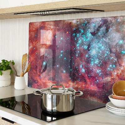 Schneidebrett mit Motiv einer kosmischen Landschaft und Sternen