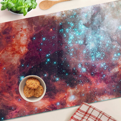 Schneidebrett mit Motiv einer kosmischen Landschaft und Sternen