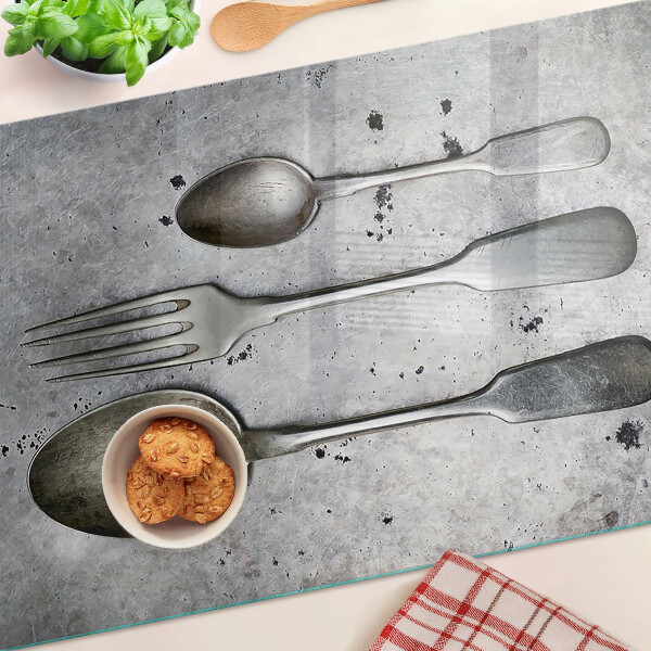 Schneidebrett Glas mit Besteckmotiv auf Betongrund