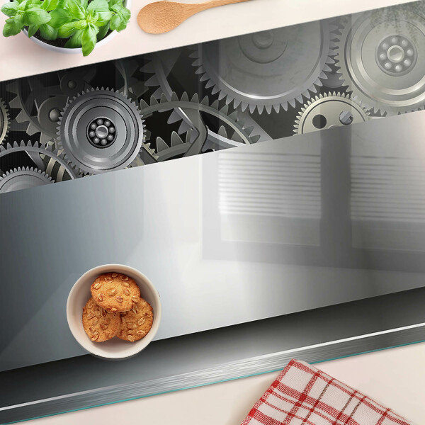 Schneidebrett mit Motiv aus mechanischen Zahnrädern und metallischer Oberfläche