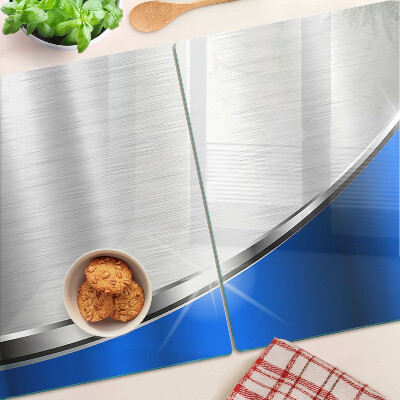 Schneidebrett mit metallischem Muster und blauen Akzenten