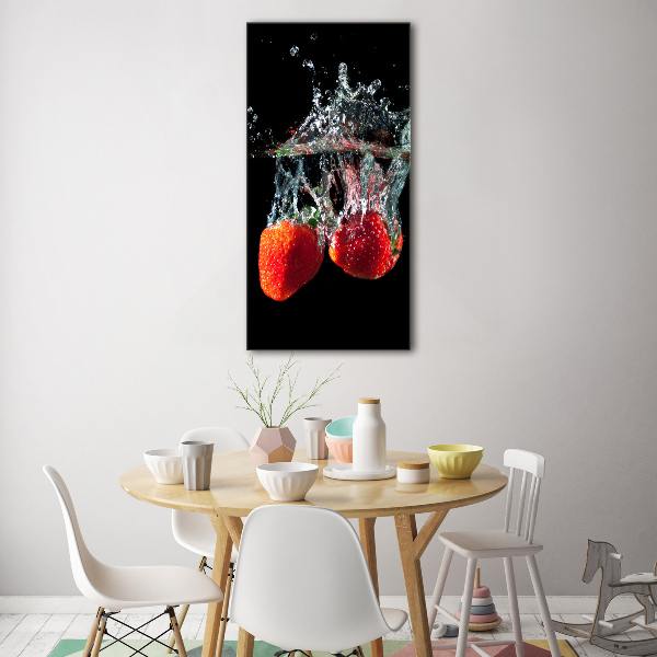 Bild auf Acrylglas vertikal Erdbeeren unter Wasser
