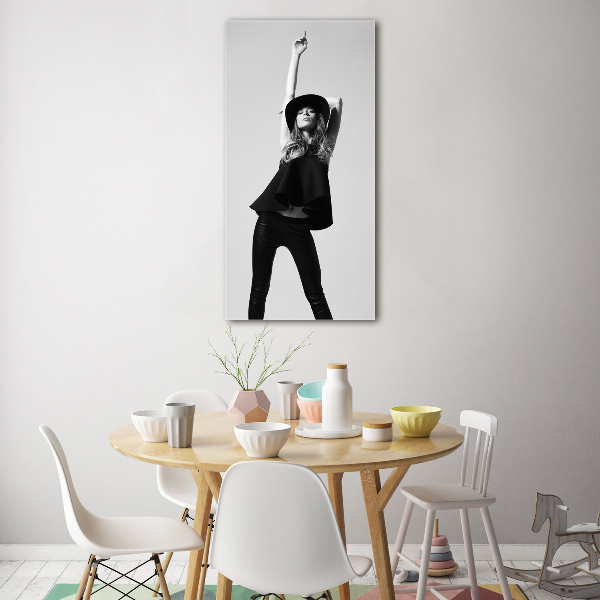 Bild auf Acrylglas vertikal Frau in Schwarz