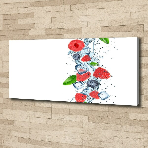 Bild auf leinwand Waldfrüchte mit Eis