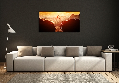 Glasbild Spring über den Abgrund