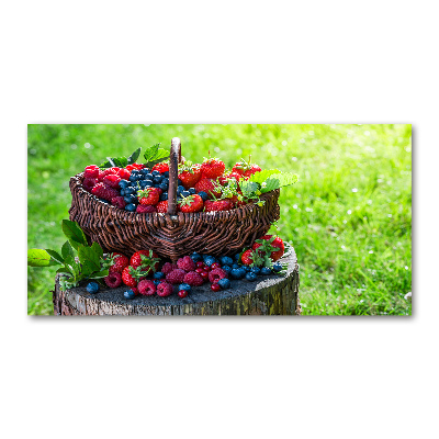 Glasbild Ein Korb mit Waldfrüchten