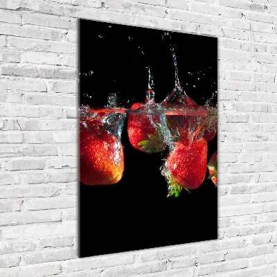 Glasbild vertikales Erdbeeren in Wasser