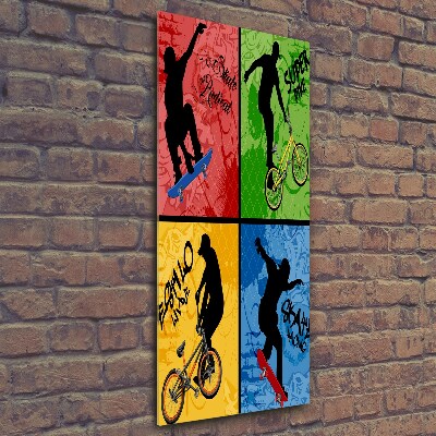 Glasbild vertikales Fahrrad und Skateboard