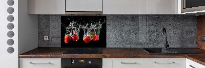 Glasrückwand für die küche Erdbeeren unter Wasser