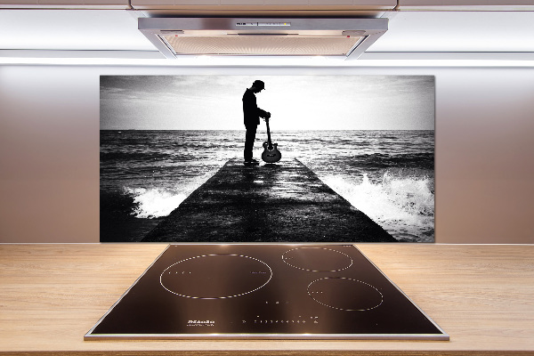 Glasrückwand für die küche Gitarrist auf dem Pier