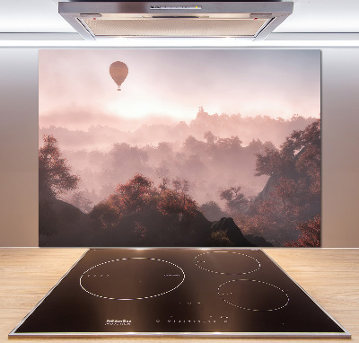 Glasrückwand für die küche Ballonfahrt über dem Wald