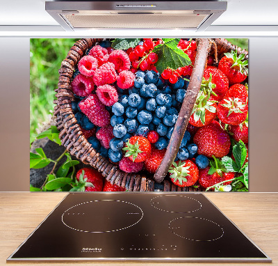 Küchen wandpaneel Ein Korb mit Waldfrüchten