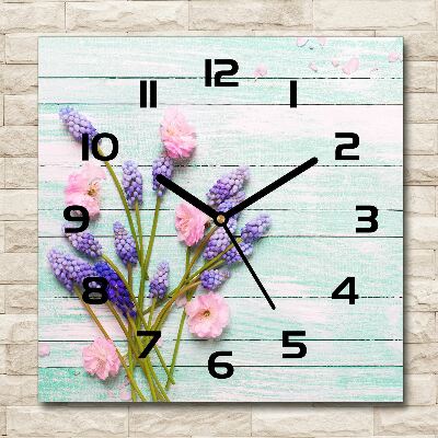 Wanduhr modern quadratisch Lavendel auf Holz