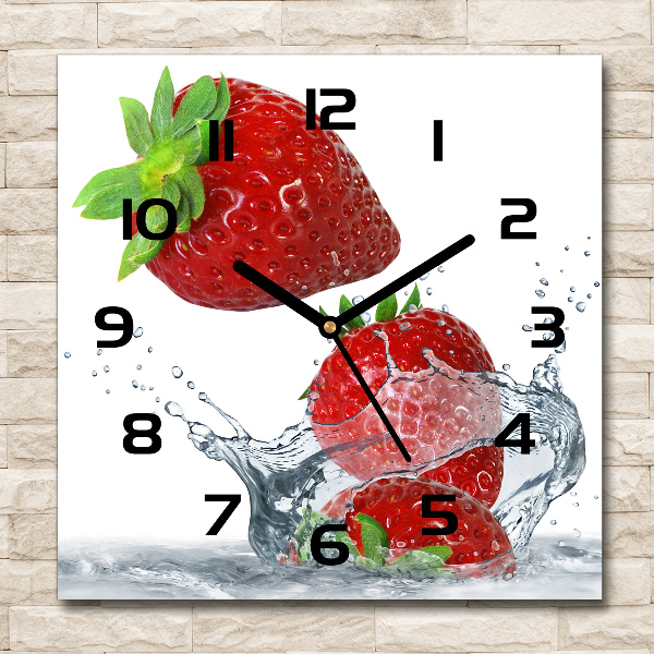 Wanduhr modern quadratisch Erdbeeren und Wasser